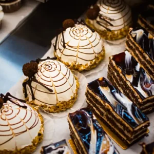Baklažānu-siera veltnītis